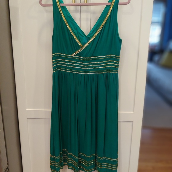 Maggy London Dresses & Skirts - EUC Silk Emerald Green and Gold Sequin Dress